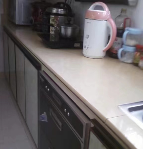 復(fù)式套房，室內(nèi)整潔干凈，家具齊全，拎包入住